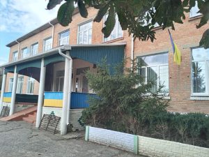 савинцівська гімназія фасад